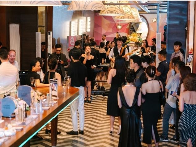 Tiệc kỷ niệm 1 năm